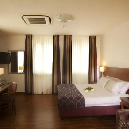 ガリレオ ホテル 4*